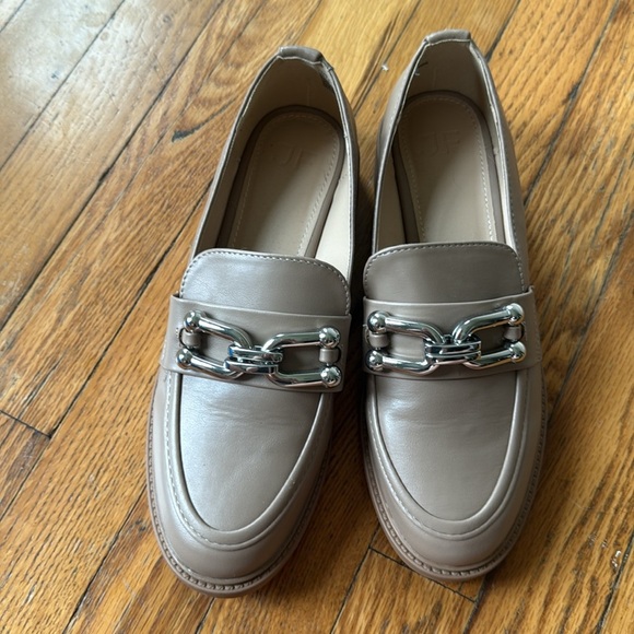 NWOT JF Taupe Loafers with Silver Chain Detail 7.5 - Picture 2 of 7